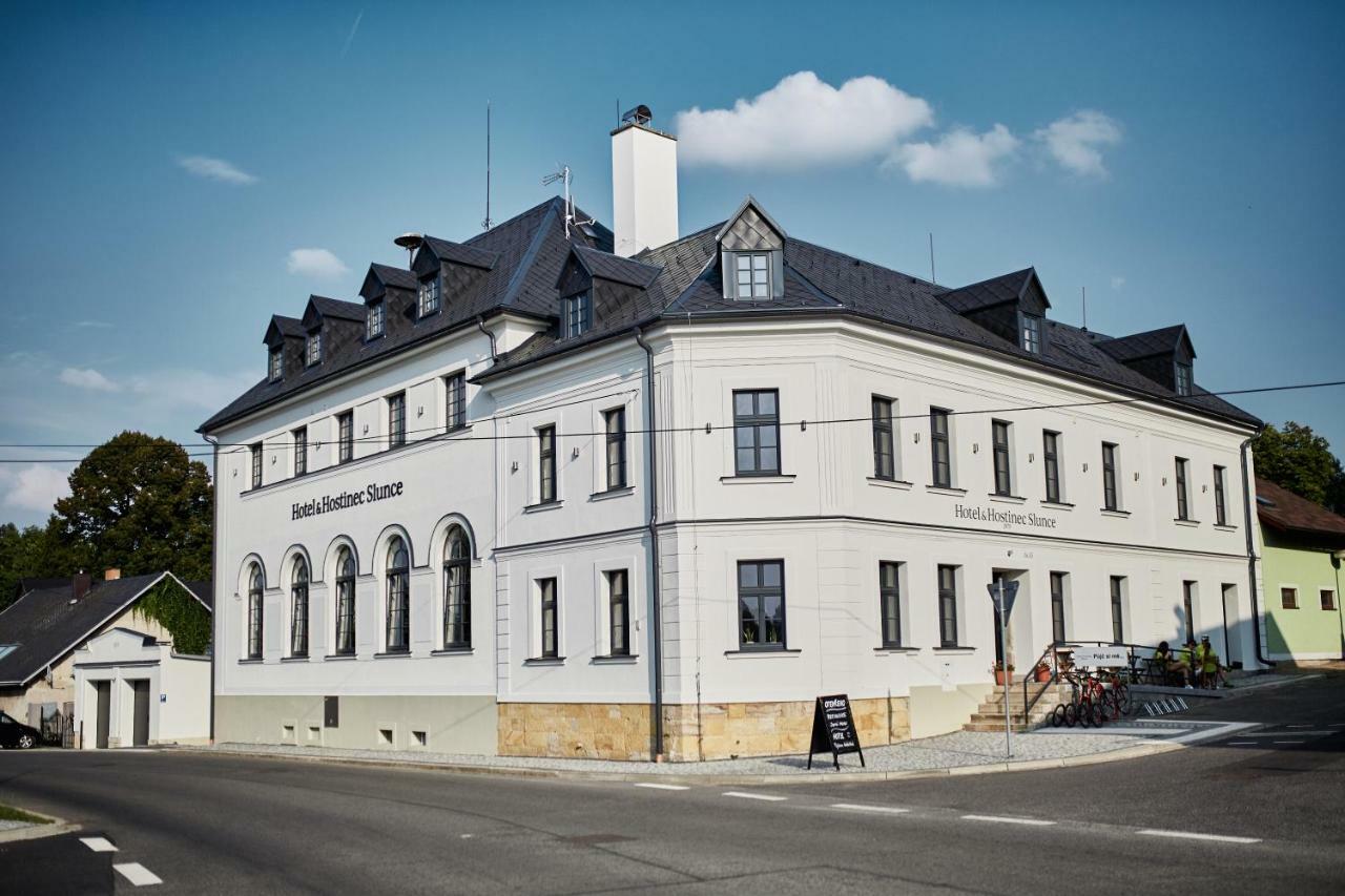 Hotel A Hostinec Slunce Osecna Exterior photo